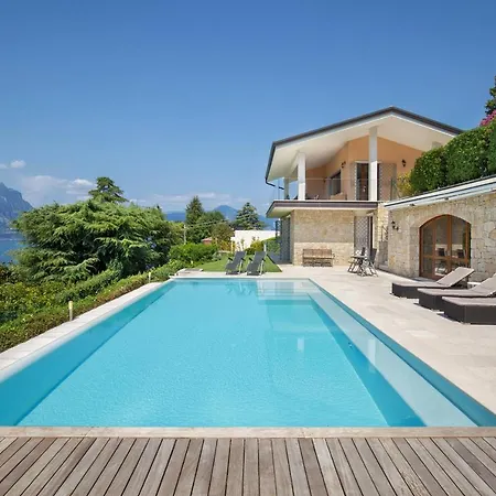 Sybille With Pool And View Villa