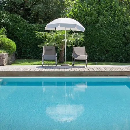 Villa Sybille With Pool And View