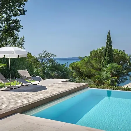 Villa Sybille With Pool And View *