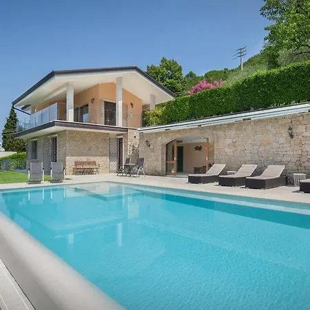 Sybille With Pool And View *
