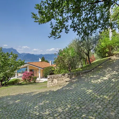 Villa Sybille With Pool And View